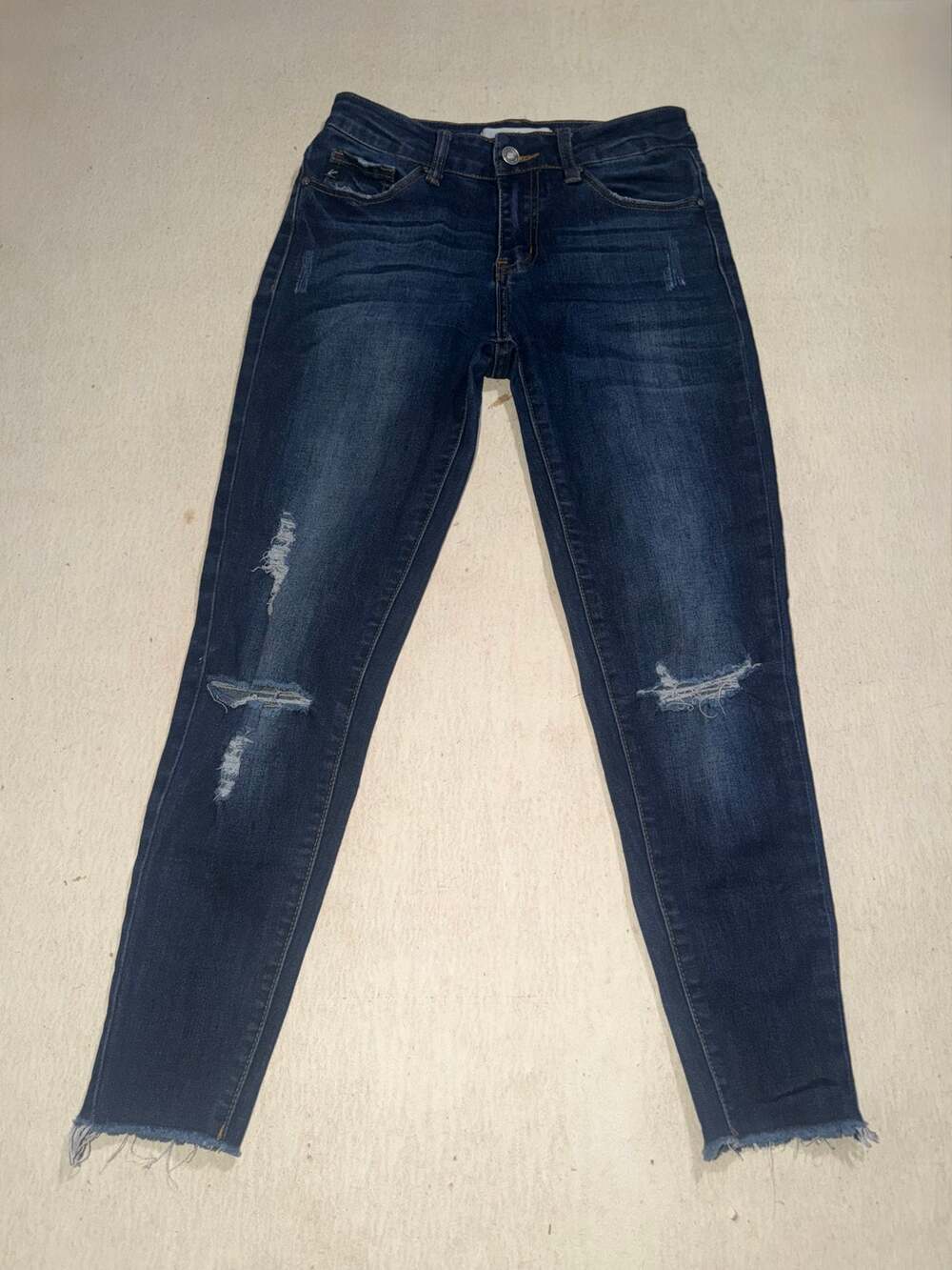 Kancan women’s distressed mid rise skinny blue jeans